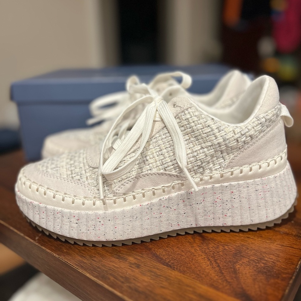 🏷️ Clearance Women's White Tweed Sneakers - Picture 2 of 3